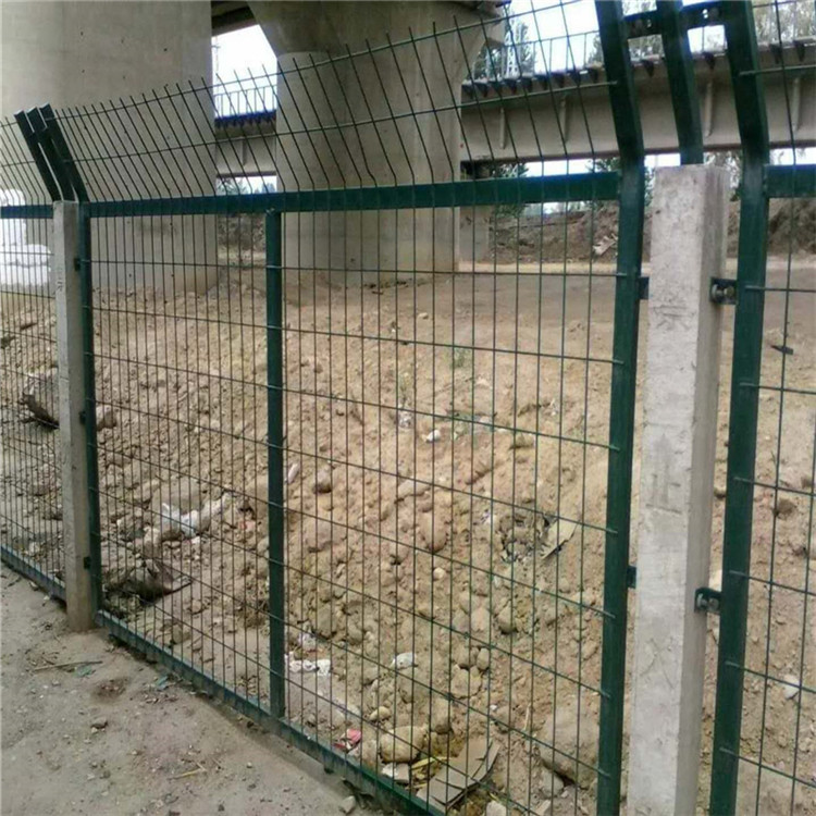高鐵橋墩防護柵欄圖片1