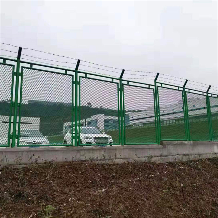 鋼板網防護柵欄圖片1