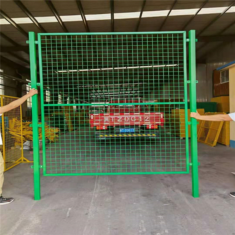 工廠(chǎng)設(shè)備車(chē)間隔斷圖片3